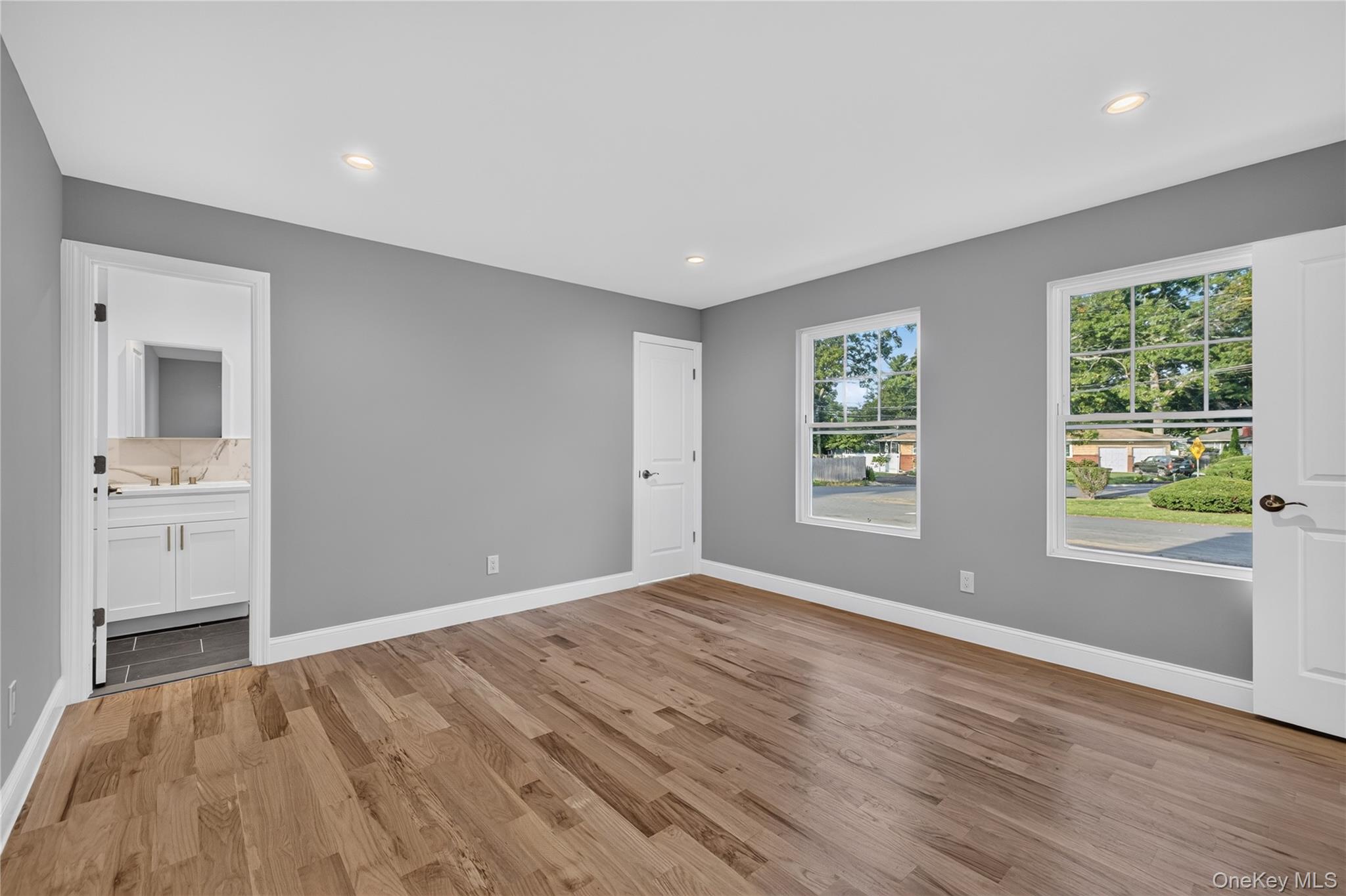 9 Oswego Pl, West Babylon, NY 11704 photo
