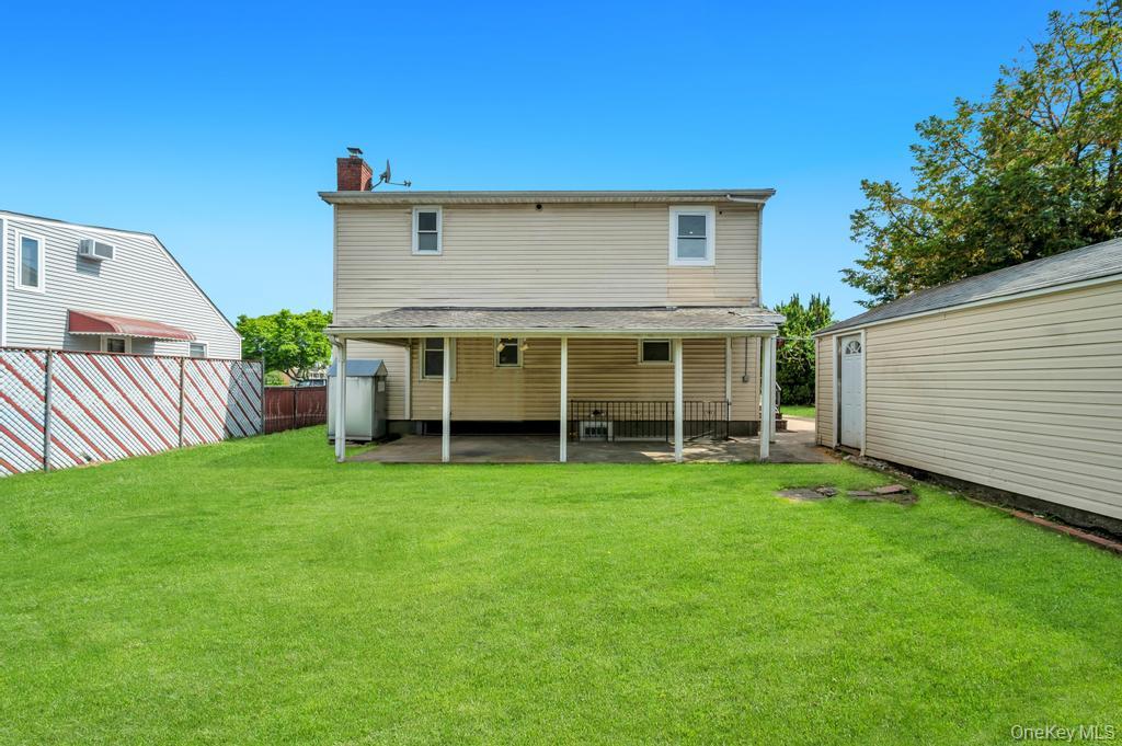 15 Farm Ln, Hicksville, NY 11801 photo