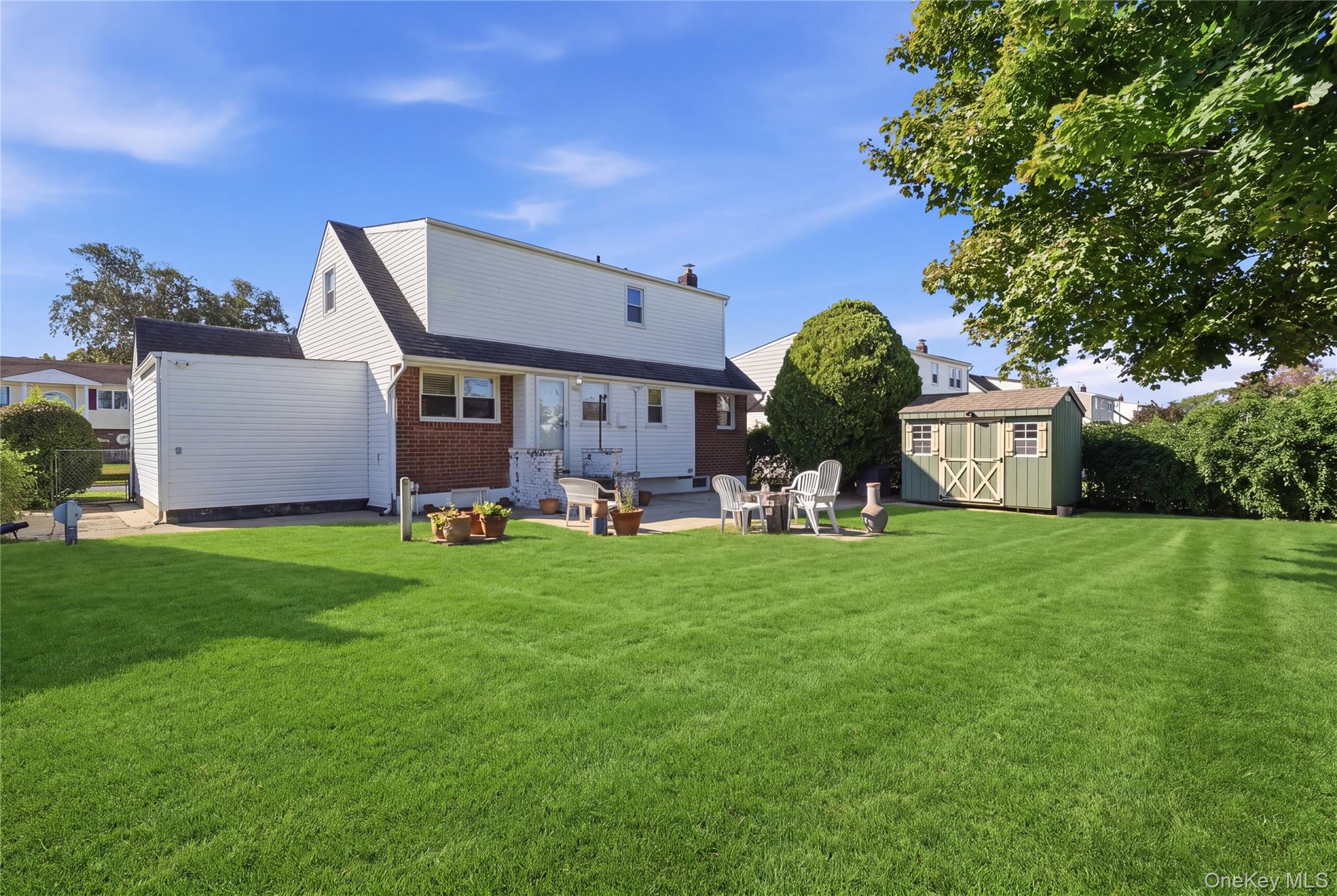 217 N Rutherford Ave, Massapequa, NY 11758 photo
