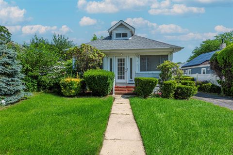 Single Family Residence in North Baldwin NY 2 Florence Street.jpg