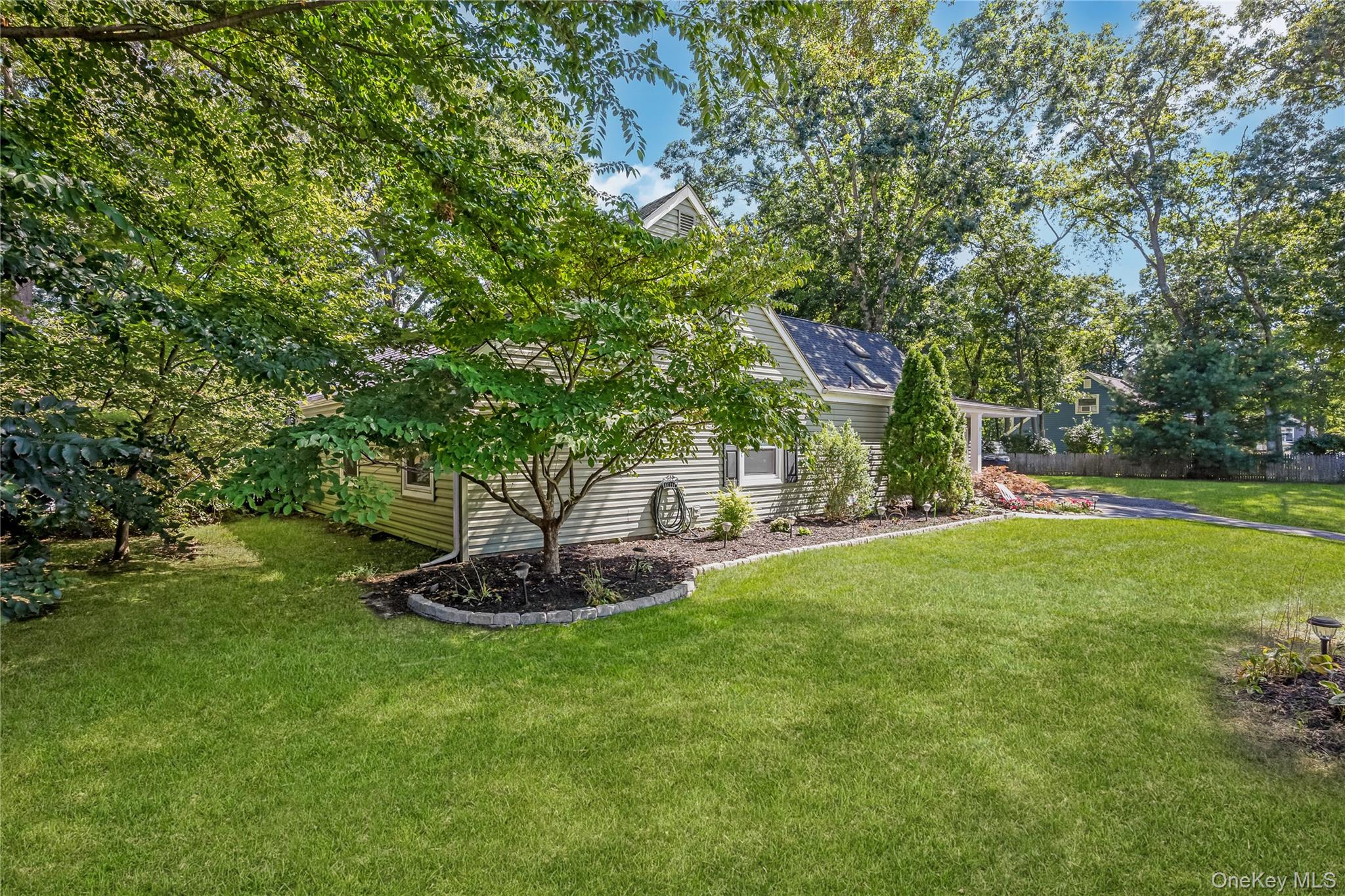 23 Lakeside Dr, Ronkonkoma, NY 11779 photo