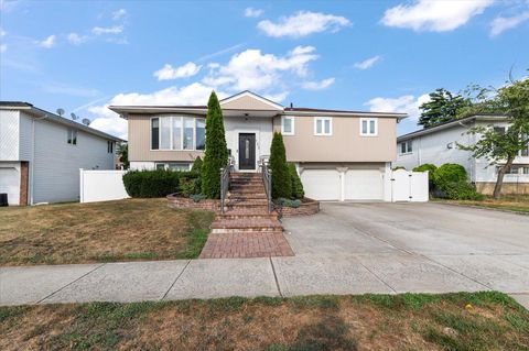 Single Family Residence in North Woodmere NY 722 Eagle Drive.jpg