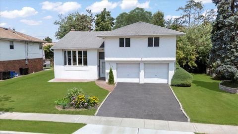 Single Family Residence in Valley Stream NY 605 Prescott Place.jpg