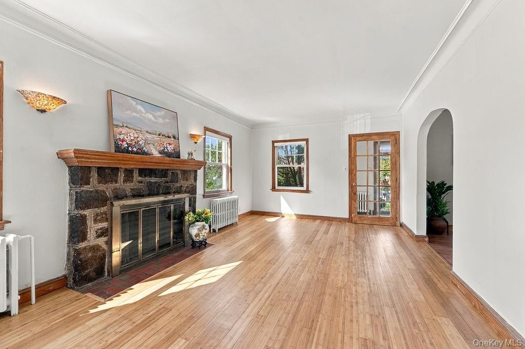 120 2 9th Ave, College Point, NY 11356 photo