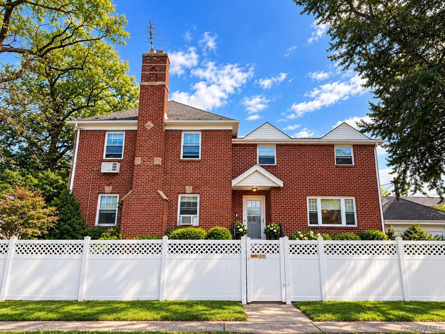 120 2 9th Ave, College Point, NY 11356 photo