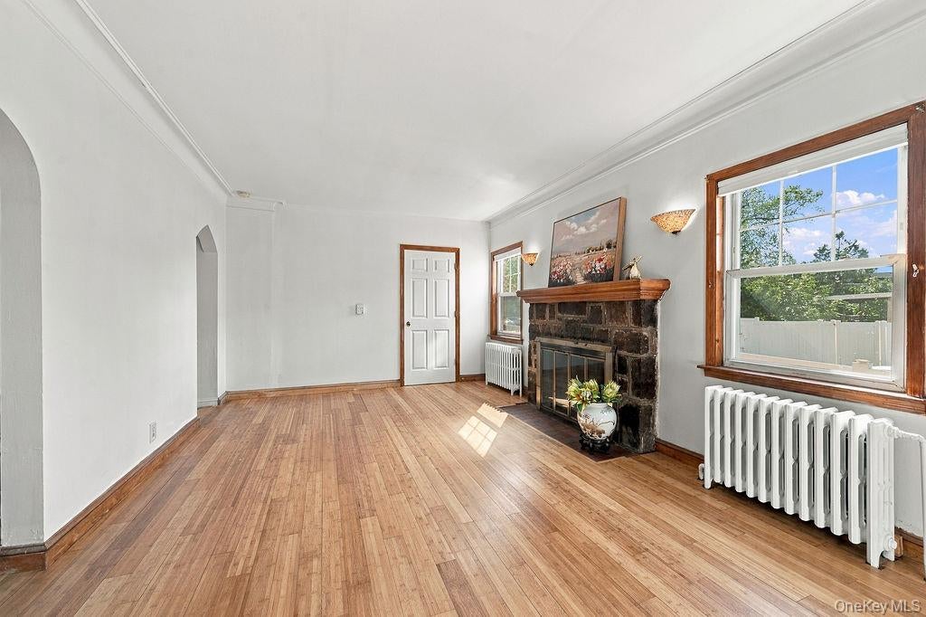 120 2 9th Ave, College Point, NY 11356 photo
