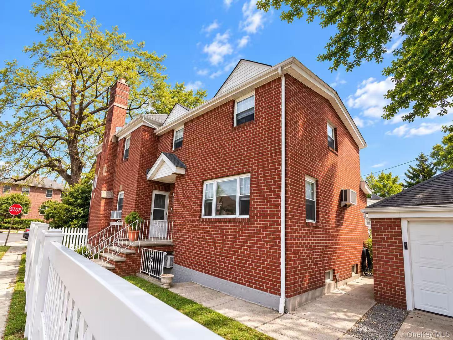 120 2 9th Ave, College Point, NY 11356 photo