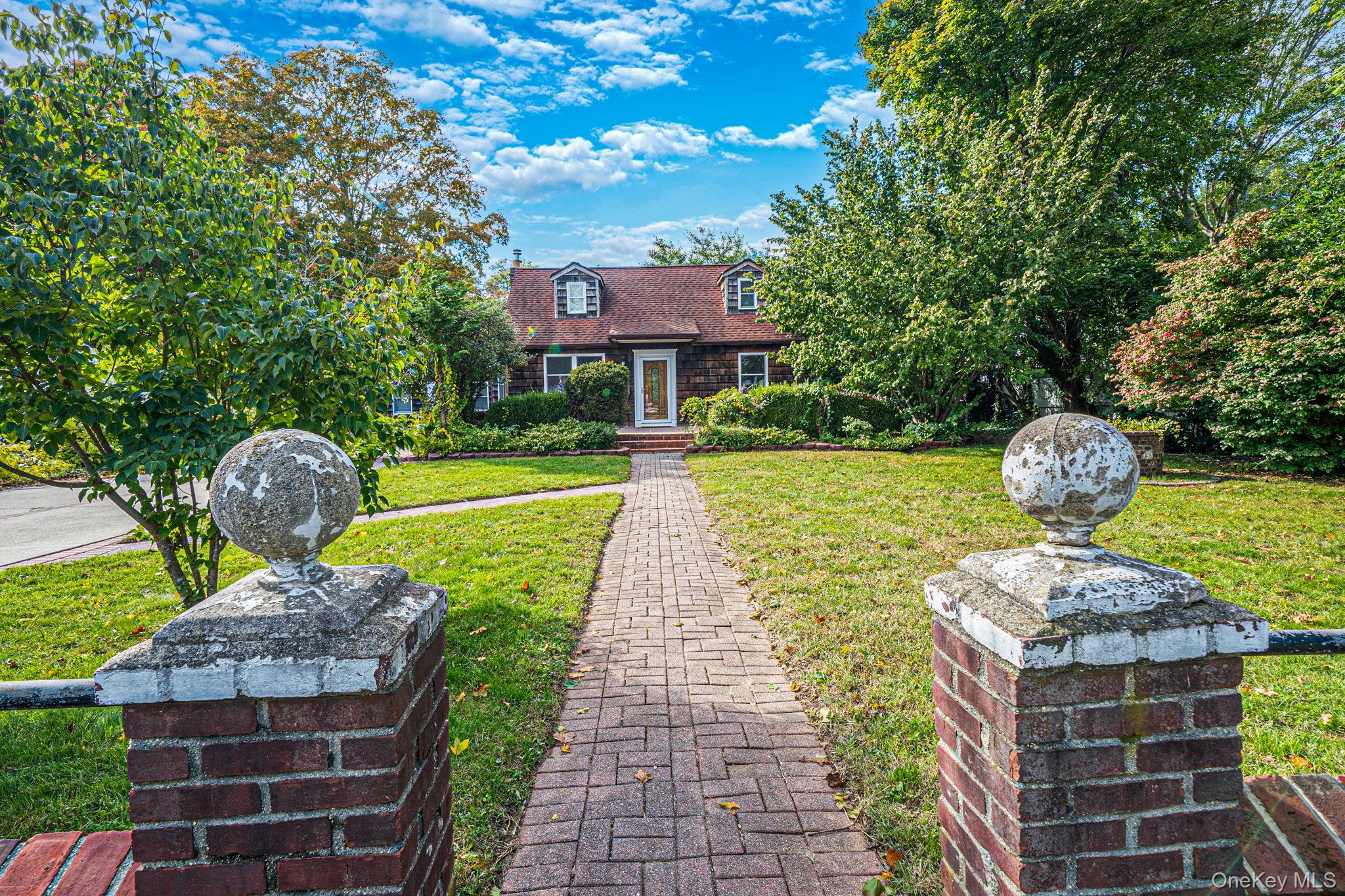 1041 Joselson Ave, Bay Shore, NY 11706