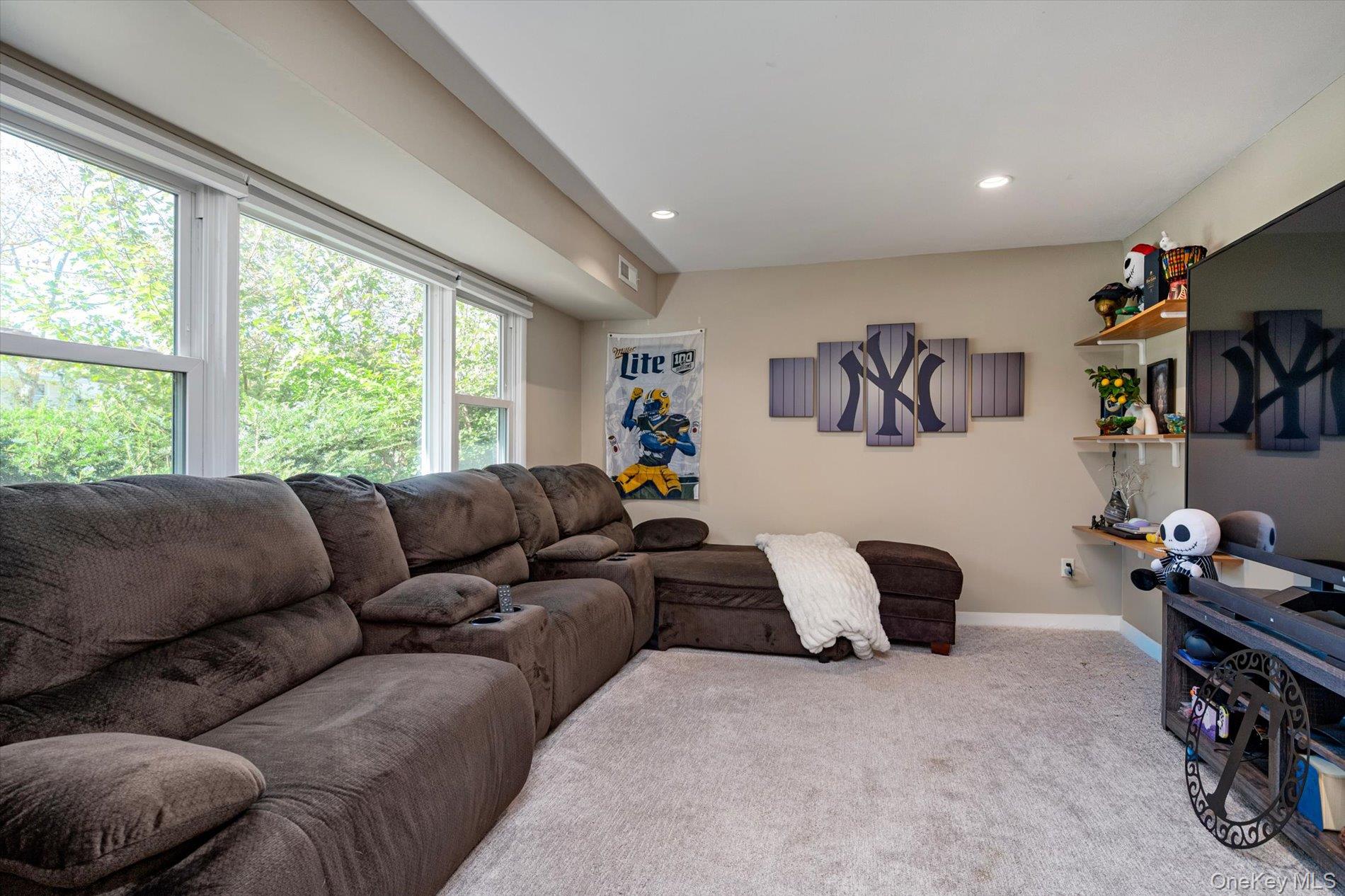 18 Meadow Lark Dr, East Northport, NY 11731 photo