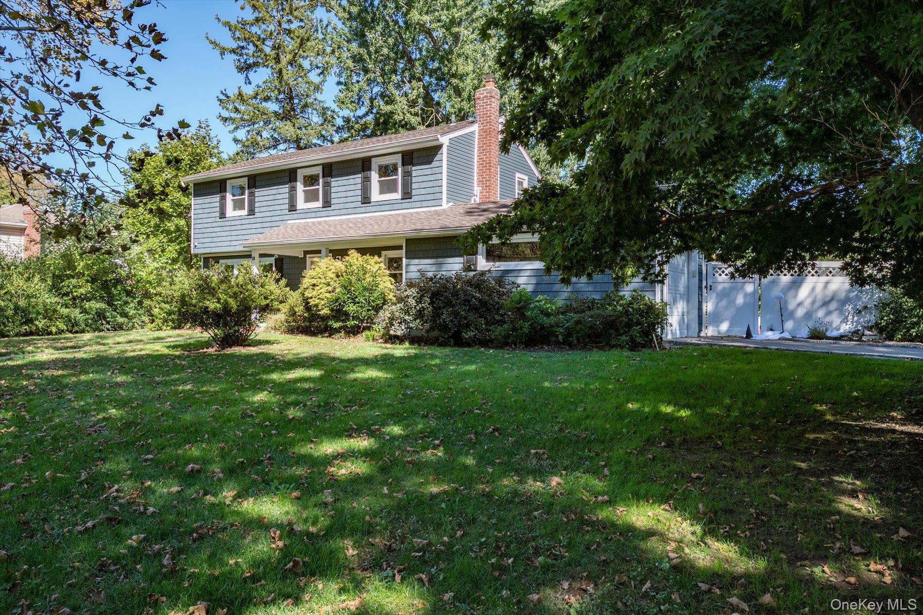 18 Meadow Lark Dr, East Northport, NY 11731 photo
