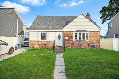 Single Family Residence in Uniondale NY 585 Emerson Street.jpg