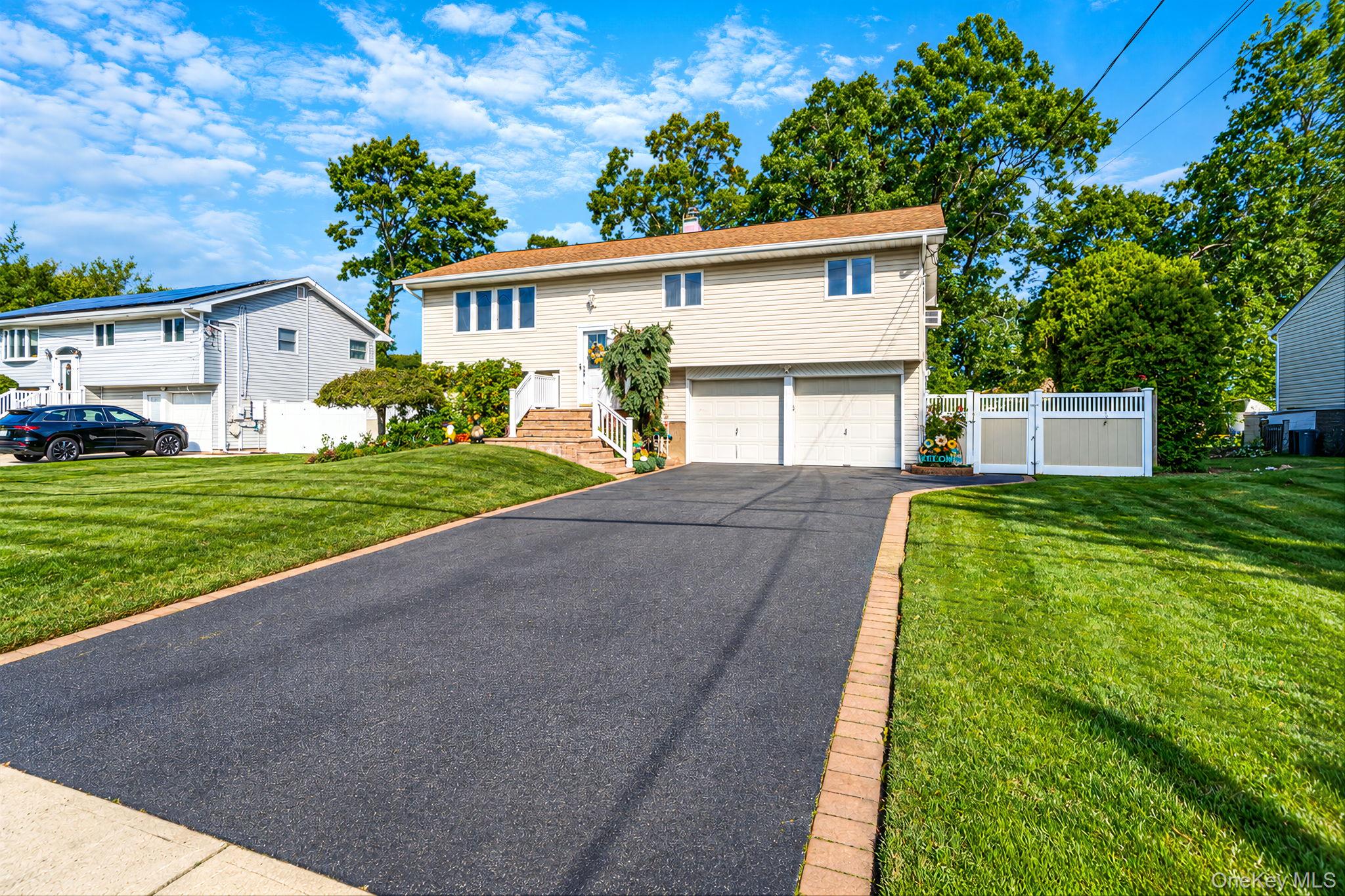 251 Manhasset St, Islip Terrace, NY 11752 photo