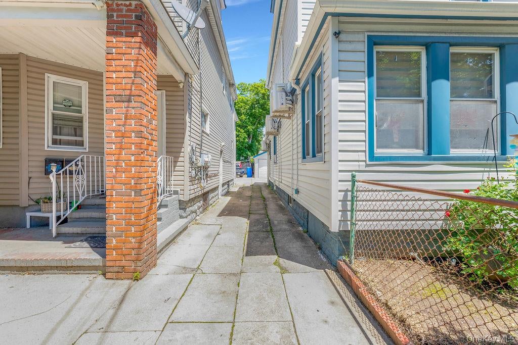 105 23 Remington St, Jamaica, NY 11435 photo