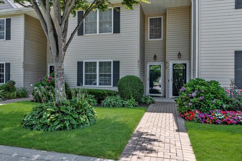 Condominium in Melville NY 911 Altessa Boulevard.jpg