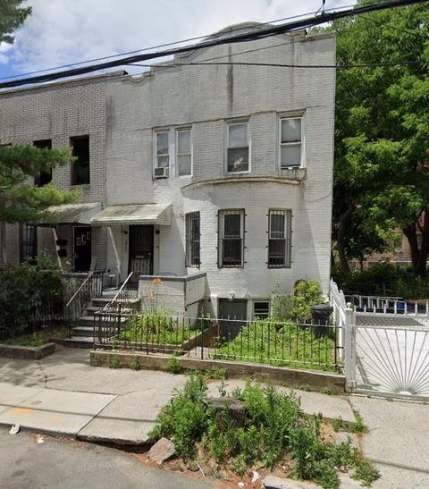 Single Family Residence in Bronx NY 2755 Holland Avenue.jpg