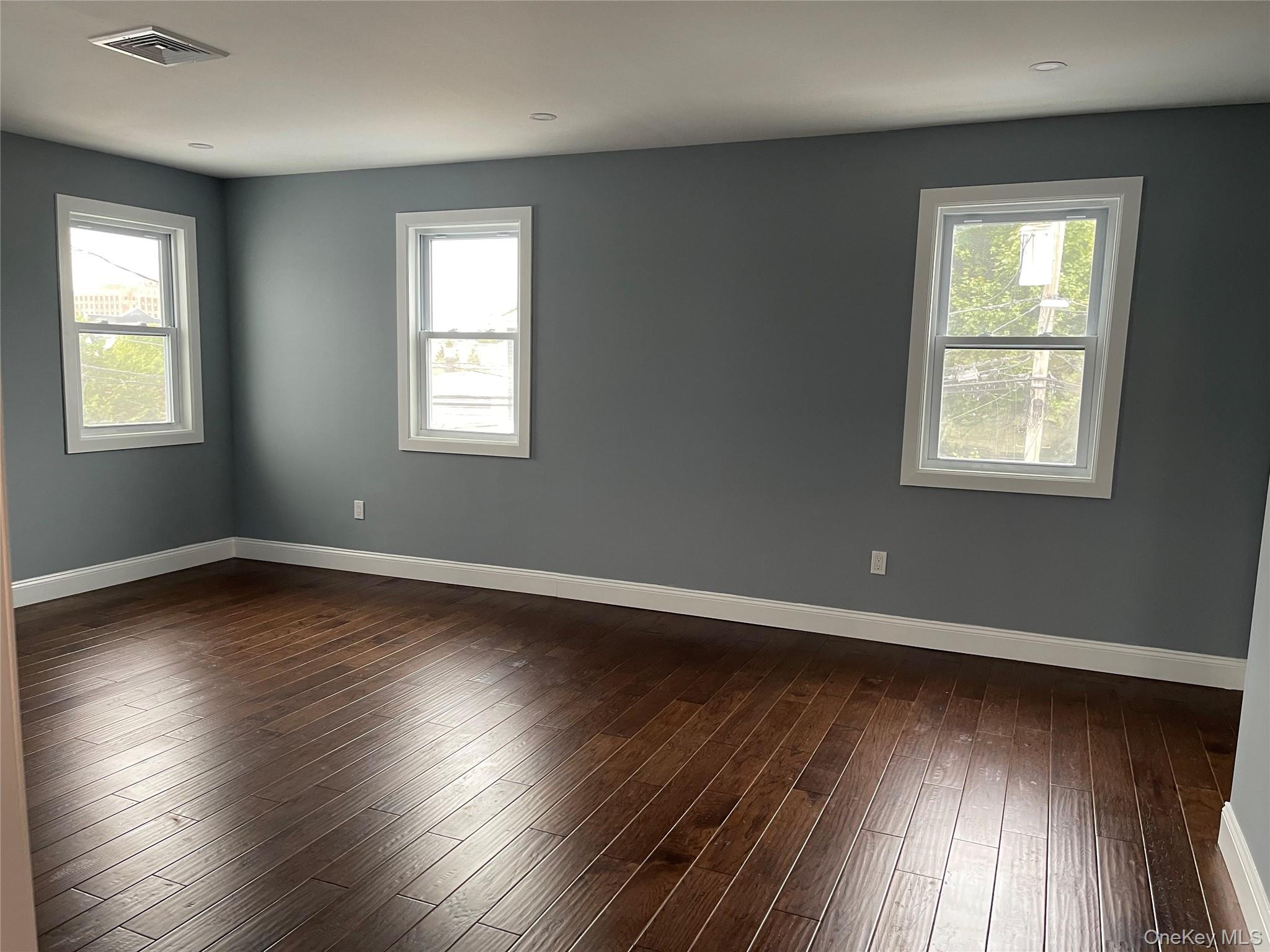 11 Covert St, Hempstead, NY 11550 photo