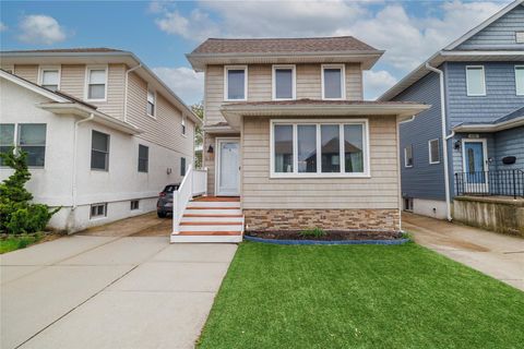 Single Family Residence in Long Beach NY 630 W Chester Street.jpg