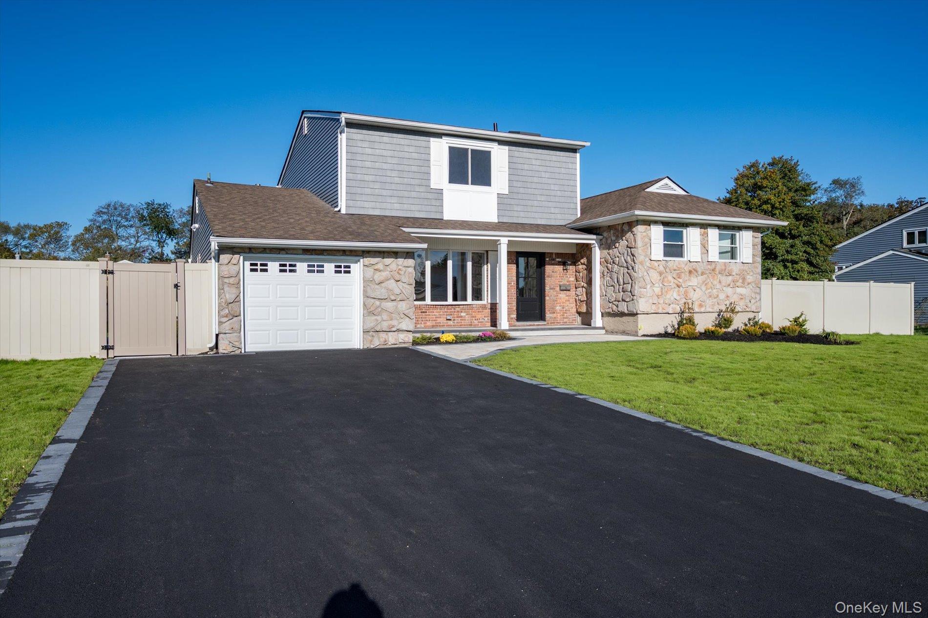 10 Autumn Ln, Amityville, NY 11701 photo