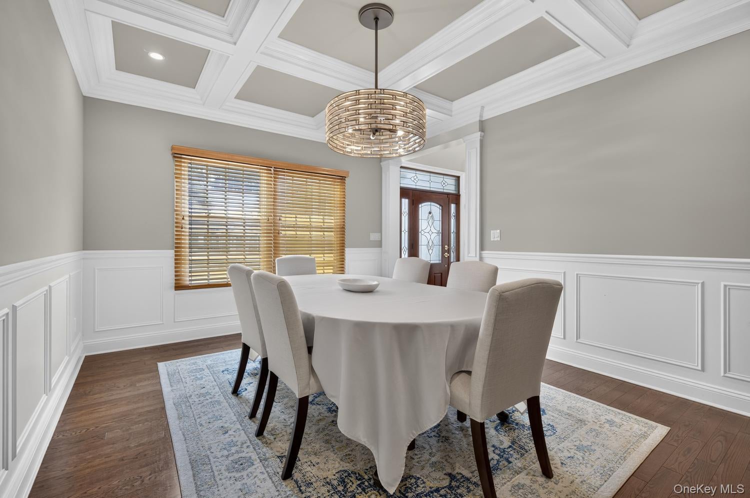 136 Circle Dr, Roslyn Heights, NY 11577 photo