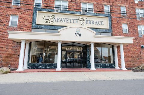 Stock Cooperative in Long Beach NY 370 W Broadway #4J.jpg