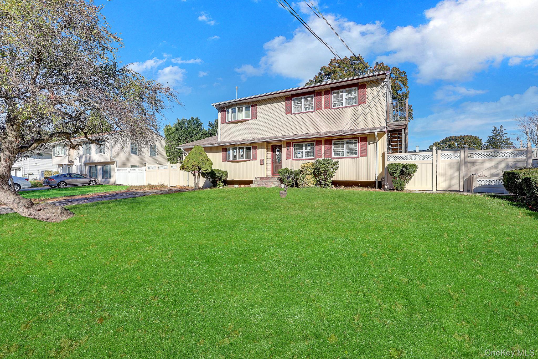 247 Delaware Ave, Bay Shore, NY 11706 photo