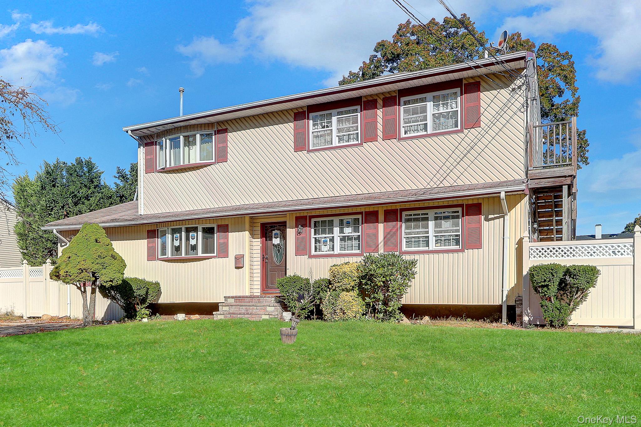 247 Delaware Ave, Bay Shore, NY 11706 photo