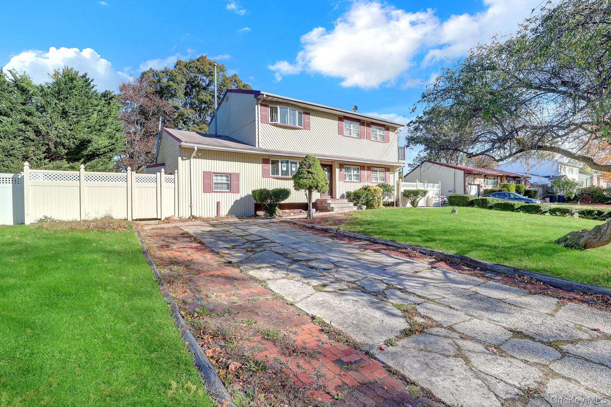 247 Delaware Ave, Bay Shore, NY 11706 photo