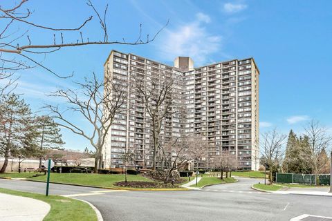 Condominium in Bayside NY 2 Bay Club Dr #11 F.jpg
