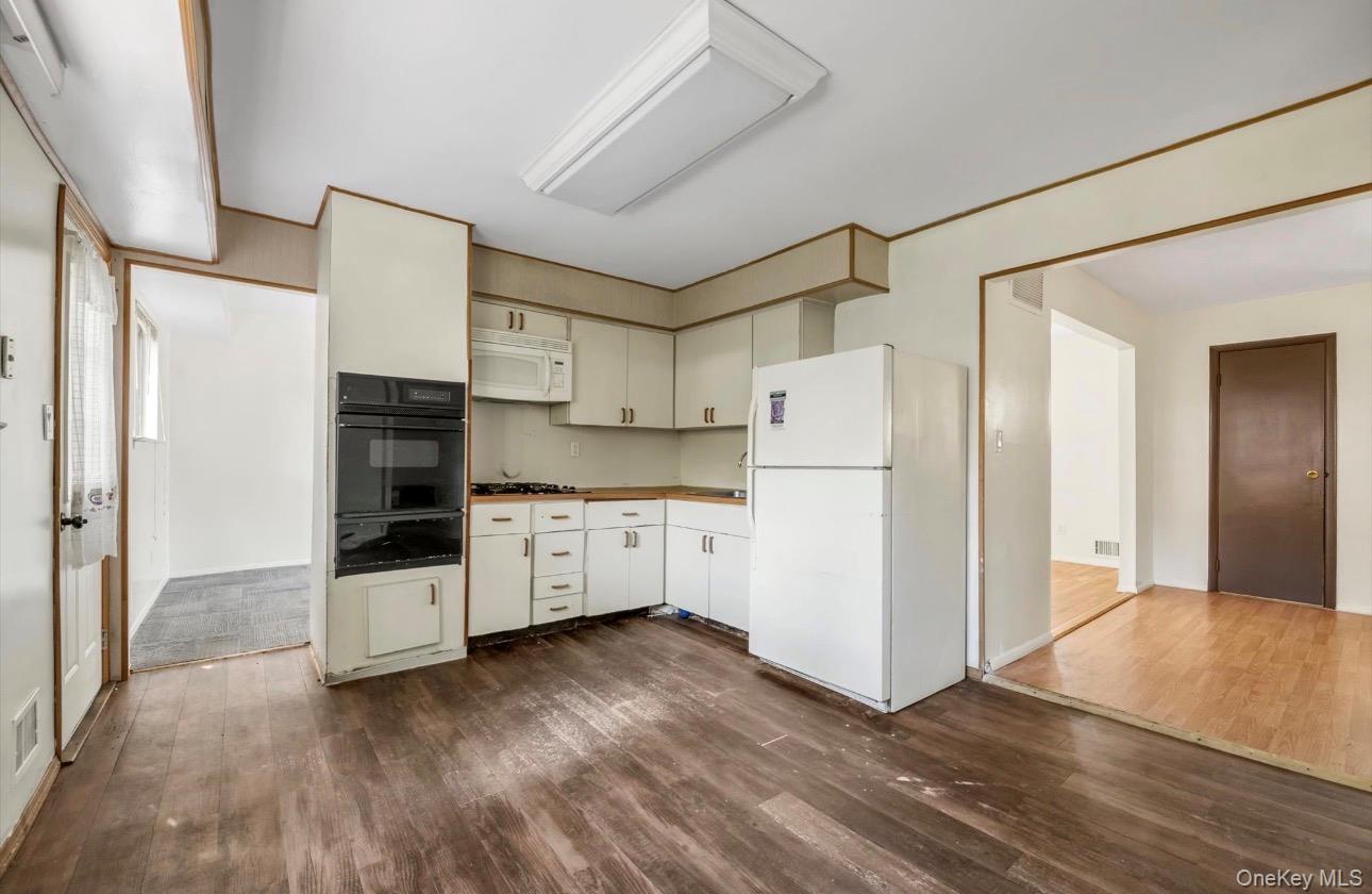 136 Broadway, Greenlawn, NY 11740 photo