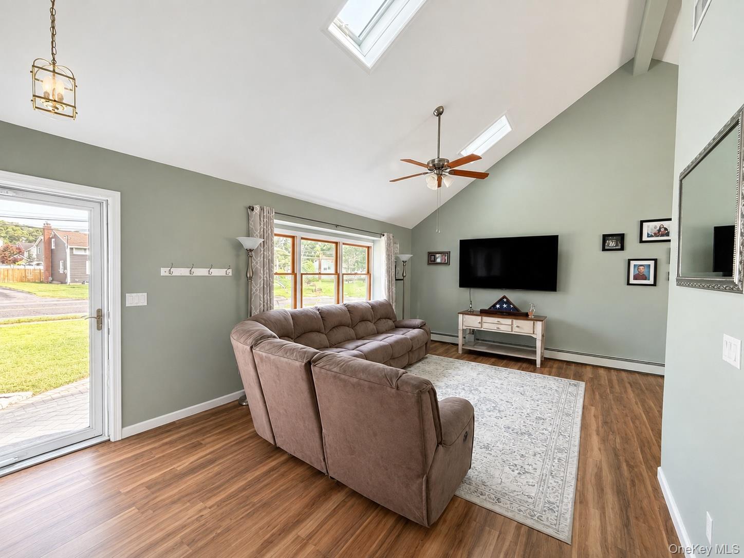120 Irish Ln, East Islip, NY 11730 photo