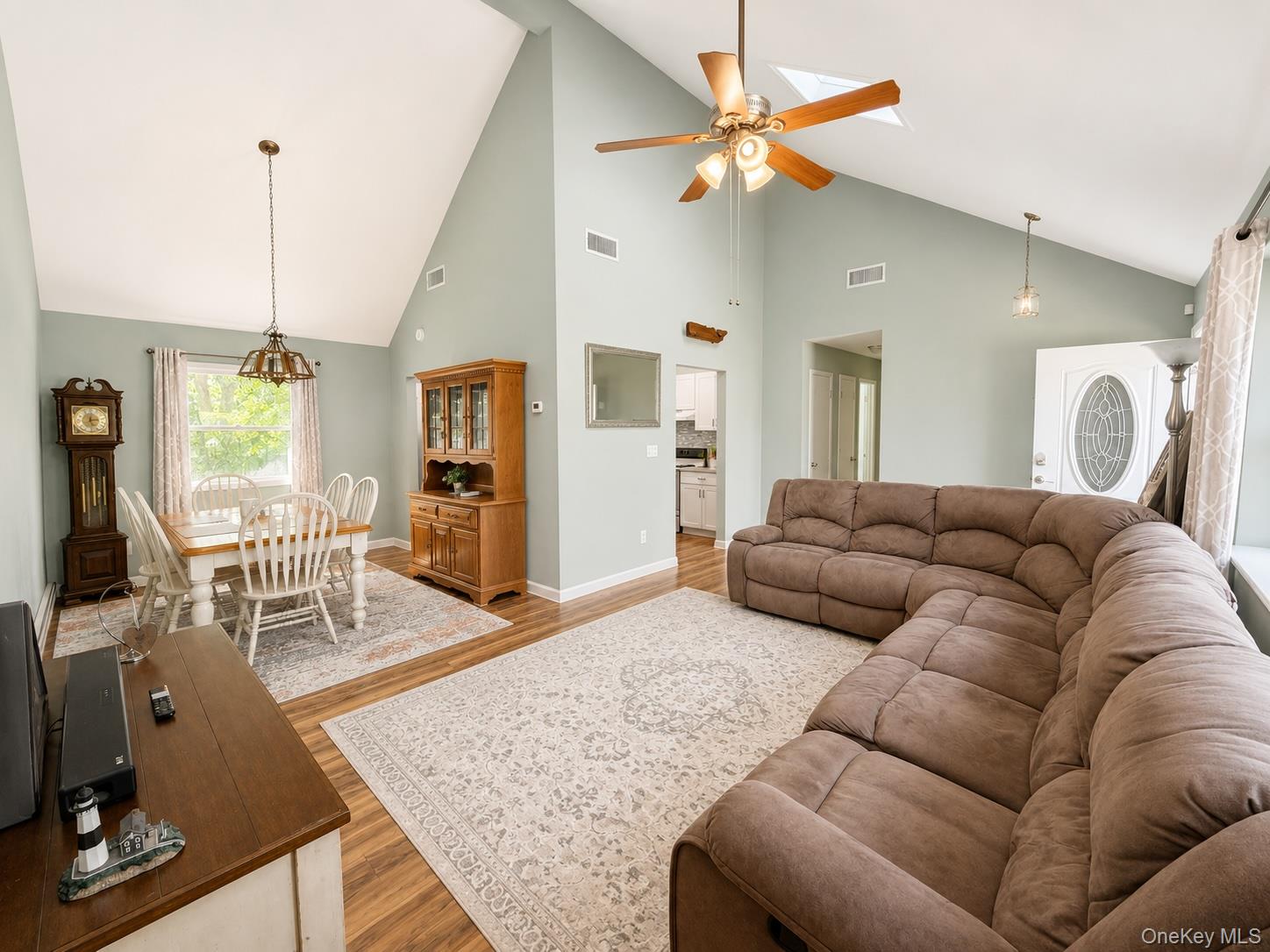 120 Irish Ln, East Islip, NY 11730 photo