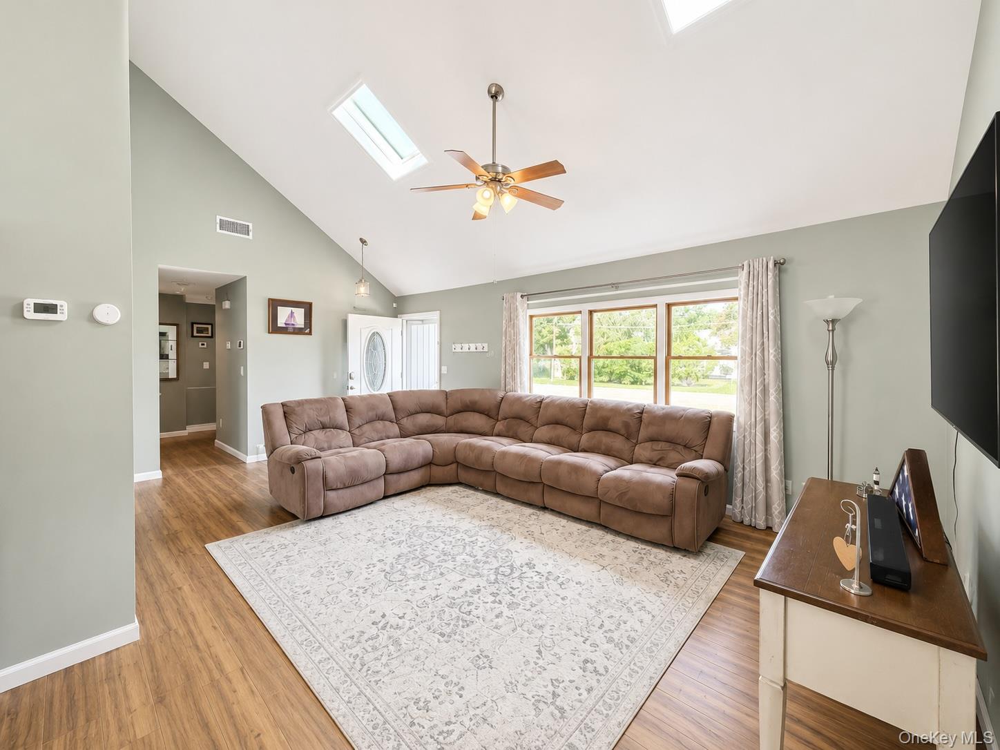 120 Irish Ln, East Islip, NY 11730 photo