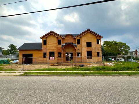 Single Family Residence in Hicksville NY 16 Violet Avenue.jpg