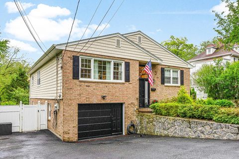 Single Family Residence in Ardsley NY 3 Cross Road.jpg