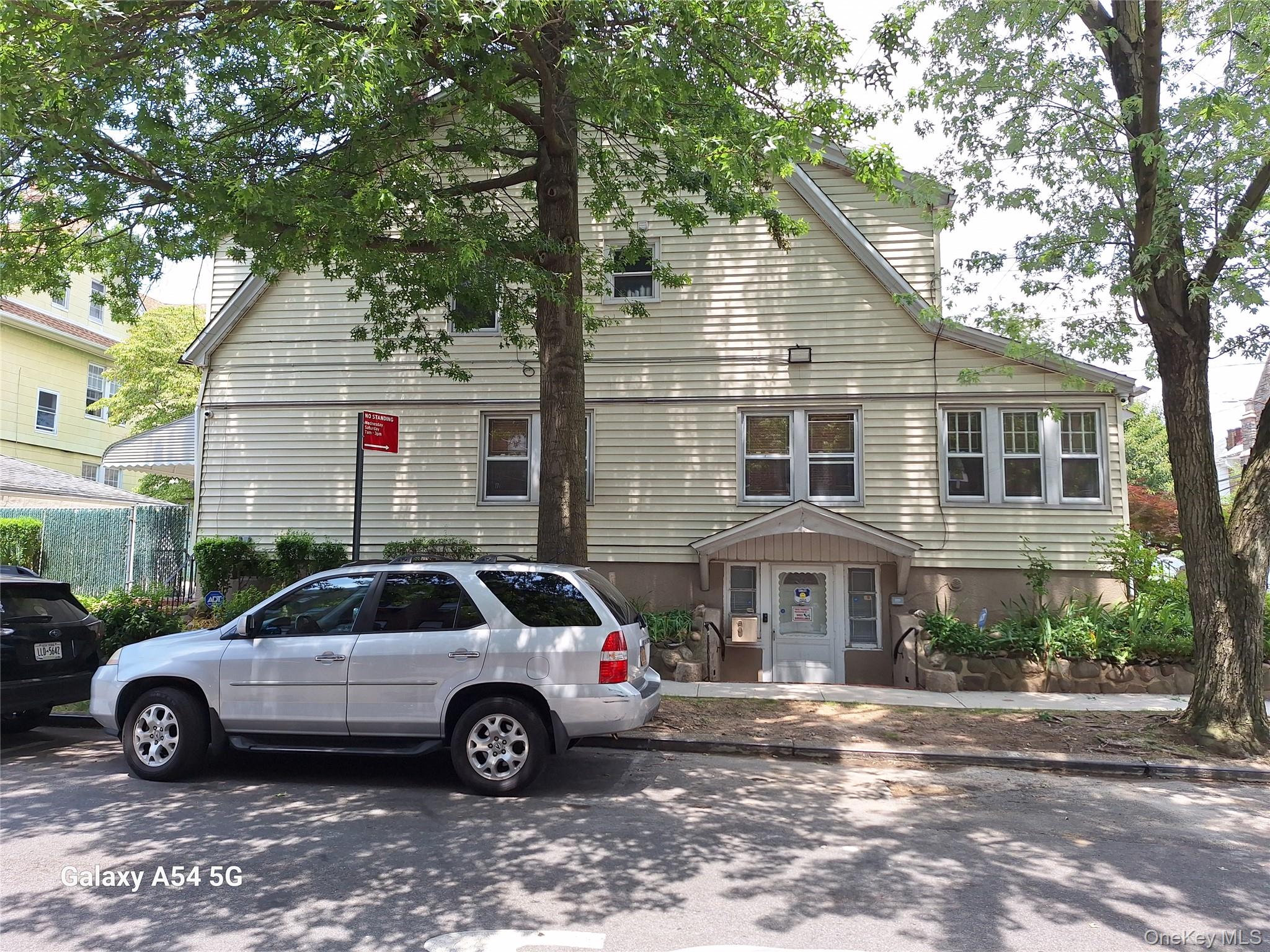 85 46 96th St, Woodhaven, NY 11421 photo