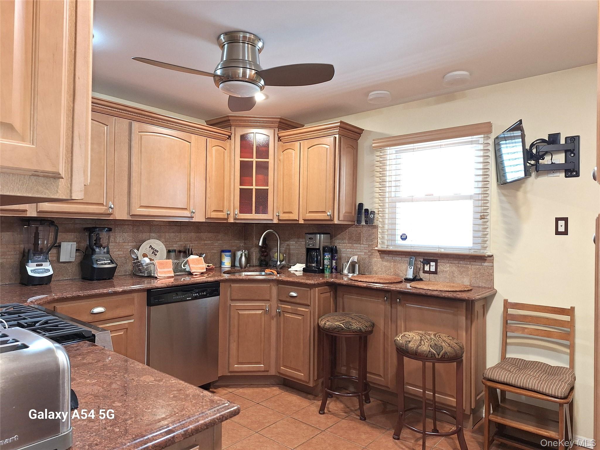85 46 96th St, Woodhaven, NY 11421 photo
