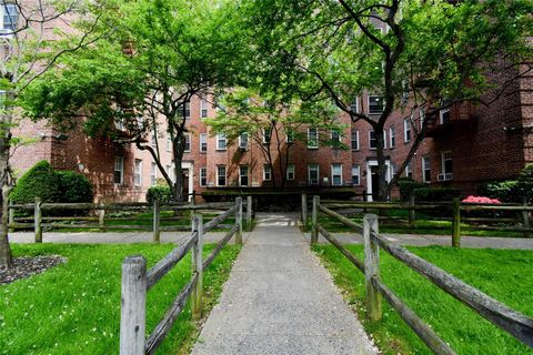 Stock Cooperative in Bronxville NY 770 Bronx River Road #A53.jpg