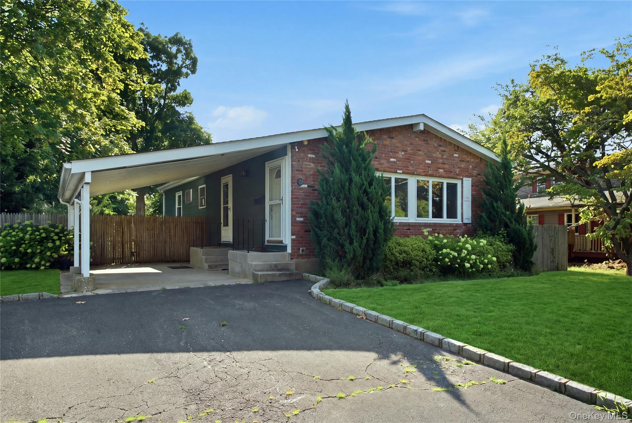 29 Penn Dr, Smithtown, NY 11787 photo