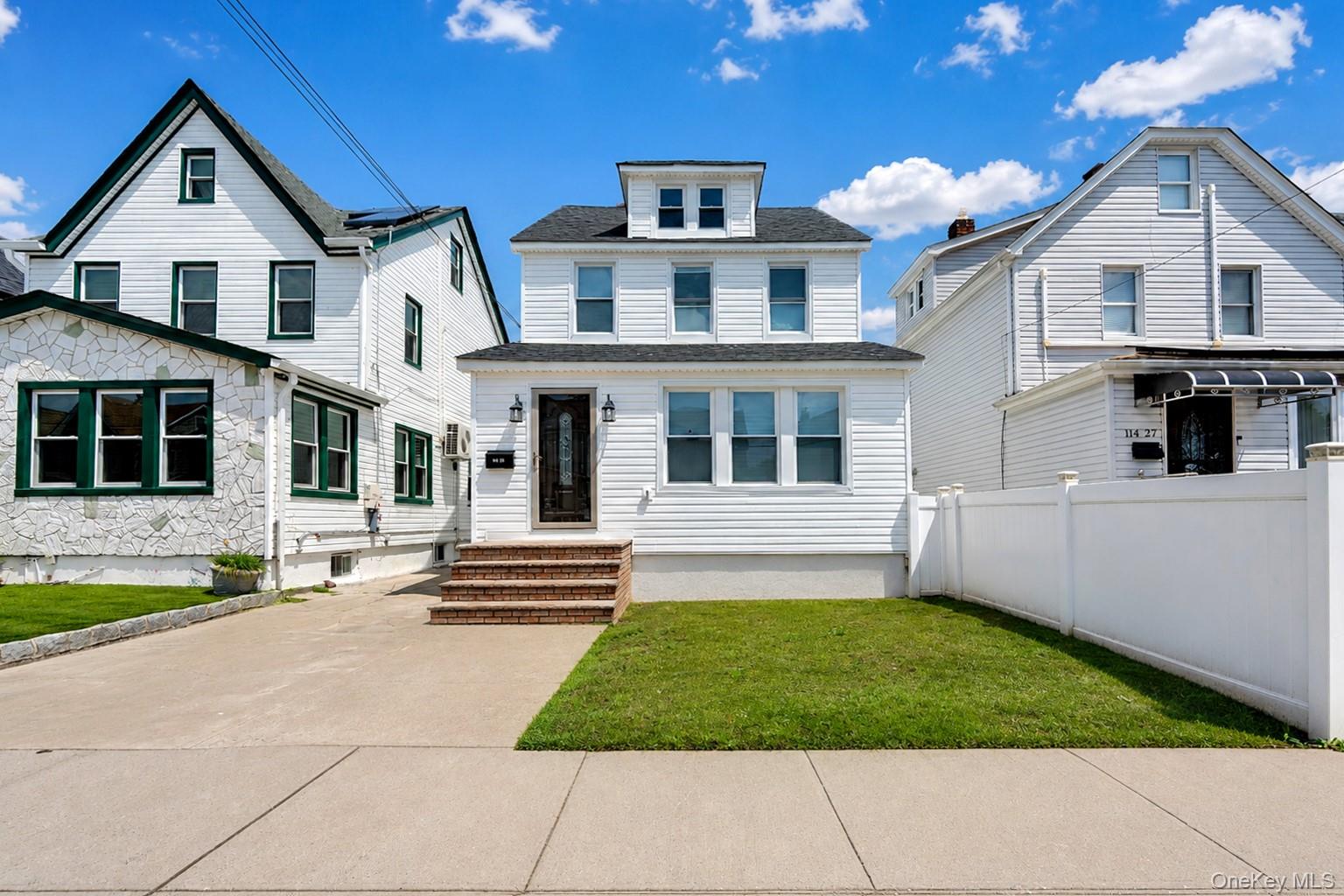 11425 210th St, Cambria Heights, NY 11411