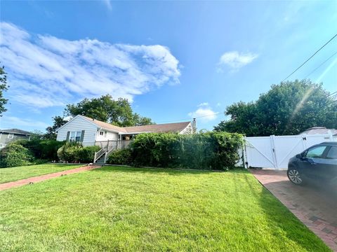 Single Family Residence in North Woodmere NY 11 Pearl Street.jpg