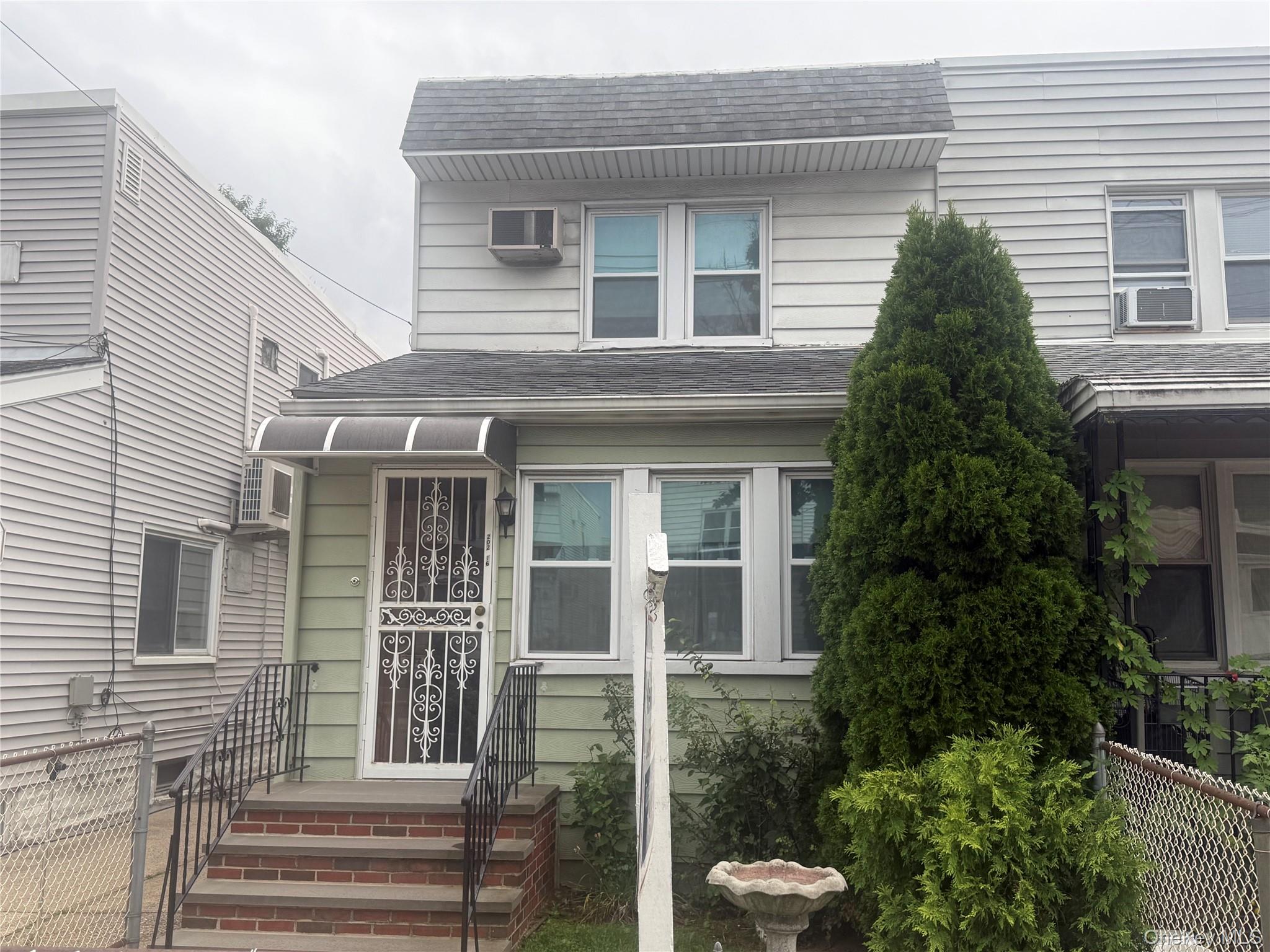 202 16 33rd Ave, Bayside, NY 11361