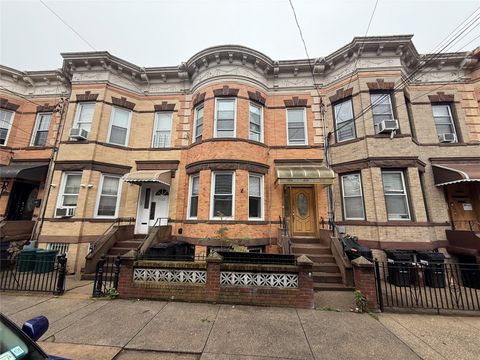 Duplex in Glendale NY 7120 66th Place.jpg