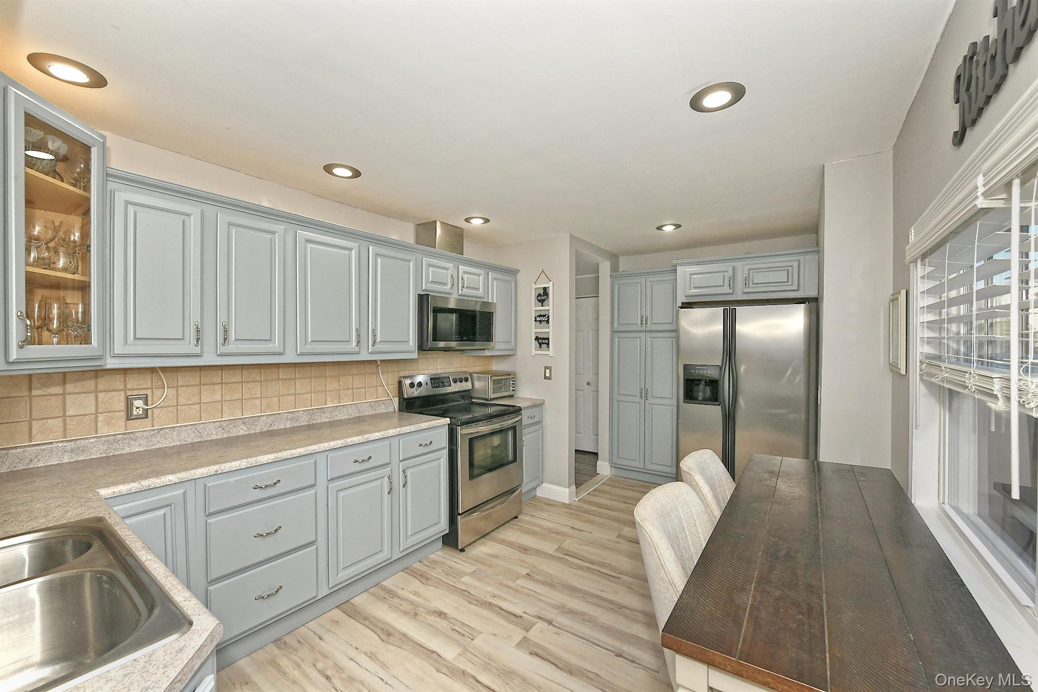 2 Cooper Ln, Levittown, NY 11756 photo