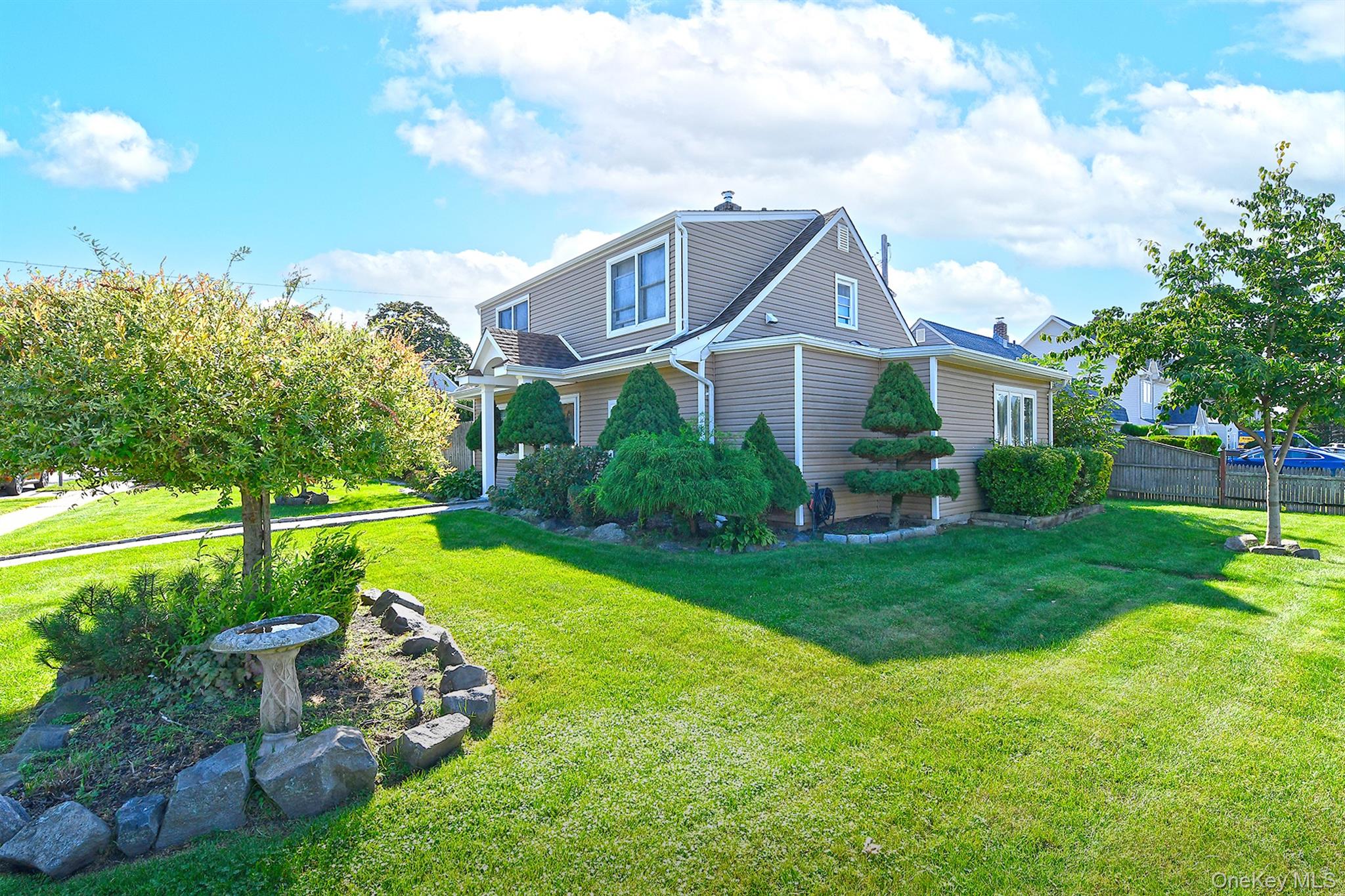 2 Cooper Ln, Levittown, NY 11756 photo