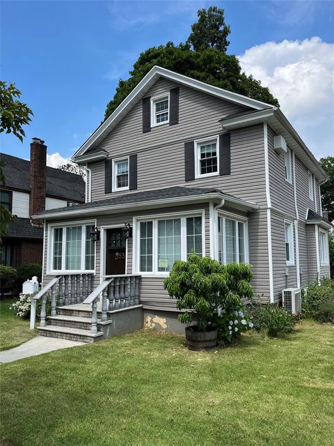 Single Family Residence in Floral Park NY 53 Spruce Avenue.jpg