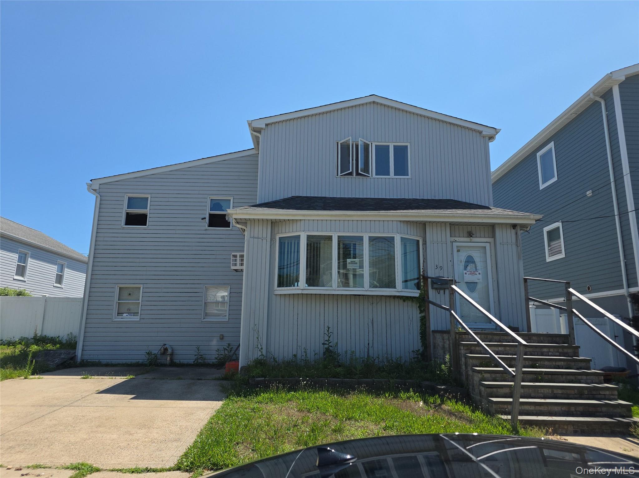 39 Kent Rd, Island Park, NY 11558