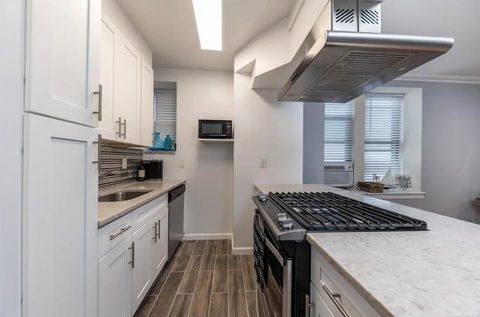 Condominium in Long Beach NY 25 W Broadway #115 3.jpg