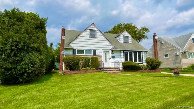 860 Helene St, Wantagh, NY 11793 photo