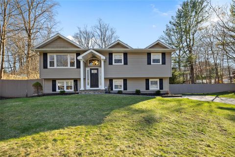 Single Family Residence in Airmont NY 3 Bell Court.jpg