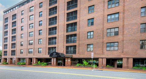 Condominium in Great Neck NY 12 Bond Street #4C.jpg